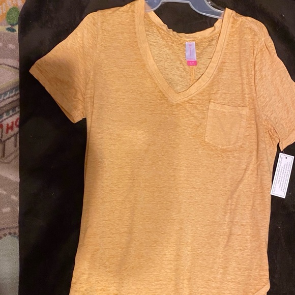 New No Boundaries Juniors'  v-neck pocket tee - Picture 5 of 8